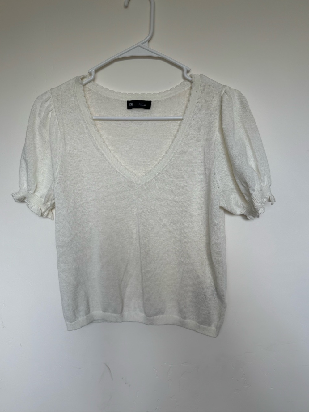 GAP Cream V-Neck Puff Sleeve Knit Top